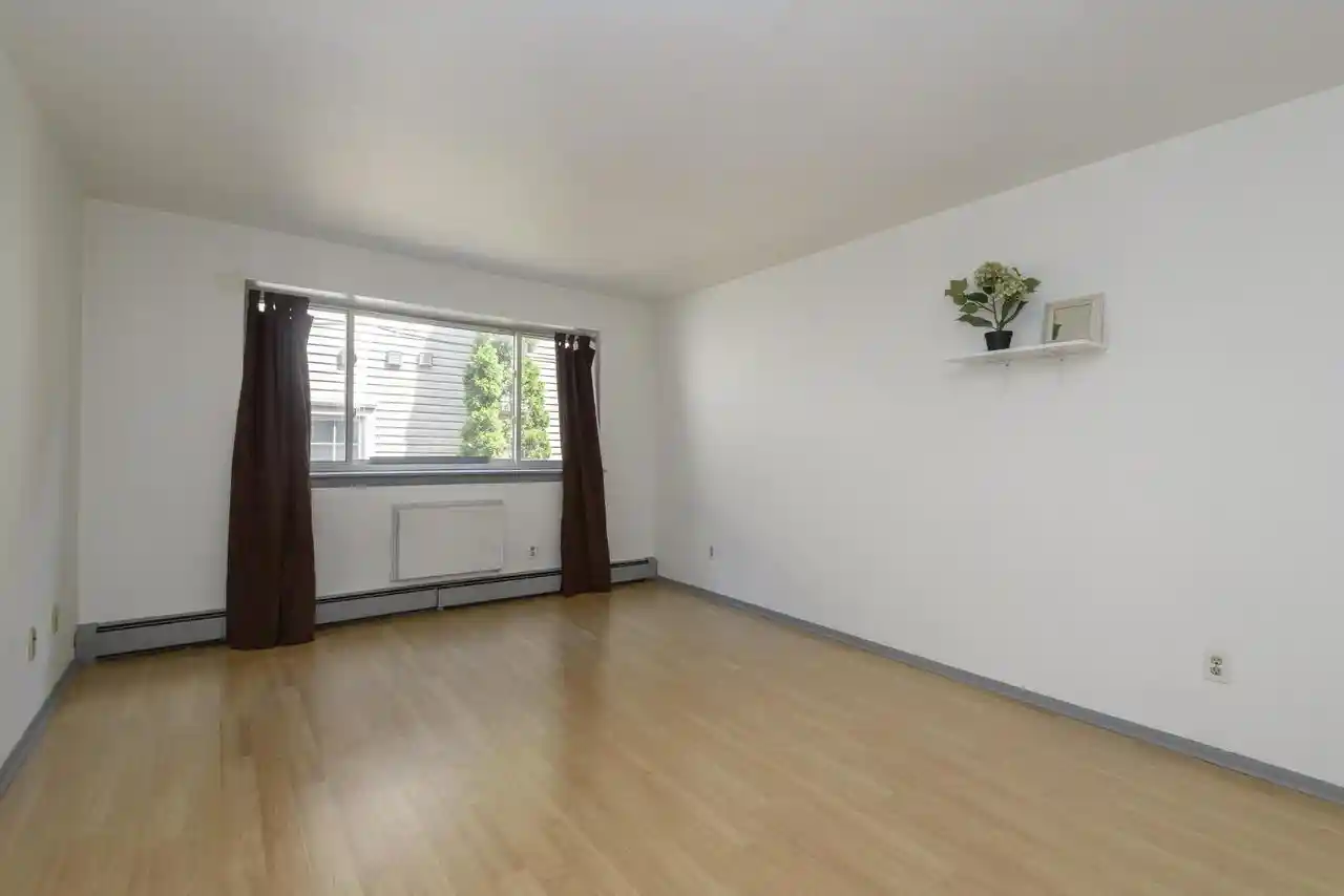 Listing Photo 3 - Condo for sale in building located at 2222 E Belleview Pl Pl, Milwaukee, WI 53211 - Unit #106