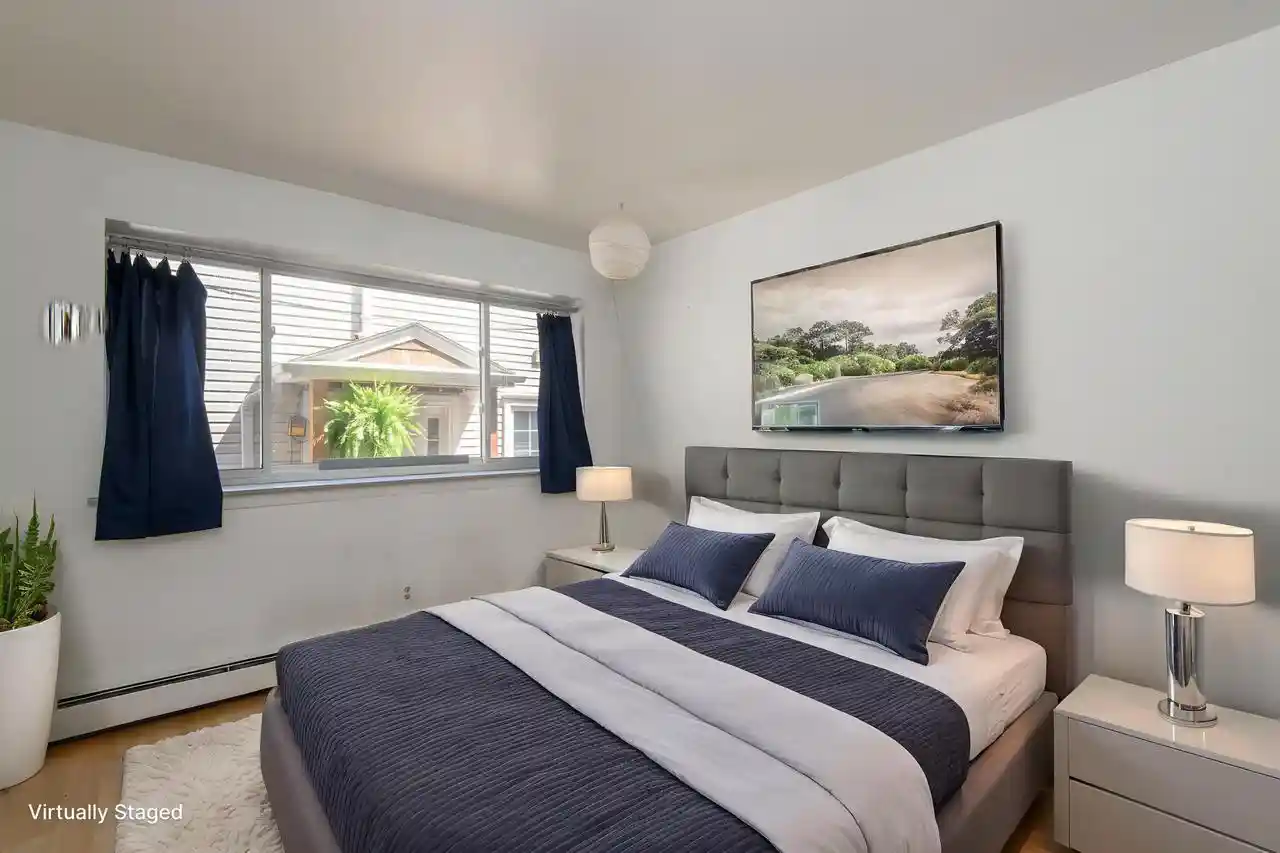 Listing Photo 4 - Condo for sale in building located at 2222 E Belleview Pl Pl, Milwaukee, WI 53211 - Unit #106