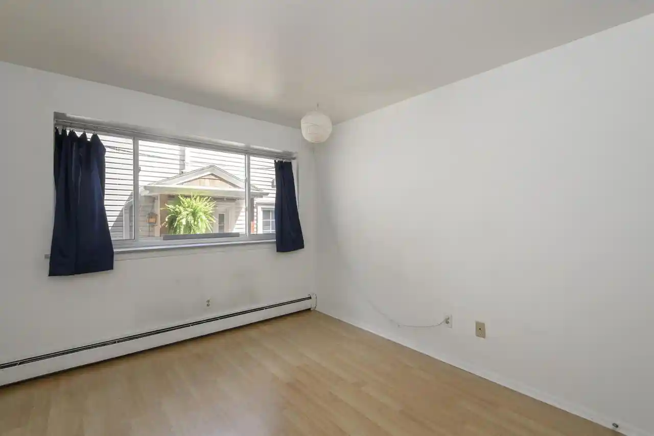 Listing Photo 5 - Condo for sale in building located at 2222 E Belleview Pl Pl, Milwaukee, WI 53211 - Unit #106