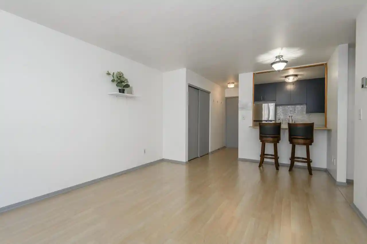 Listing Photo 2 - Condo for sale in building located at 2222 E Belleview Pl Pl, Milwaukee, WI 53211 - Unit #106