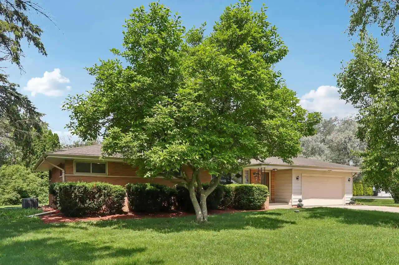 Homes for sale in Franklin, WI | 8173 S 28th Street Street, Franklin, WI 53132 | MLS# 1969854