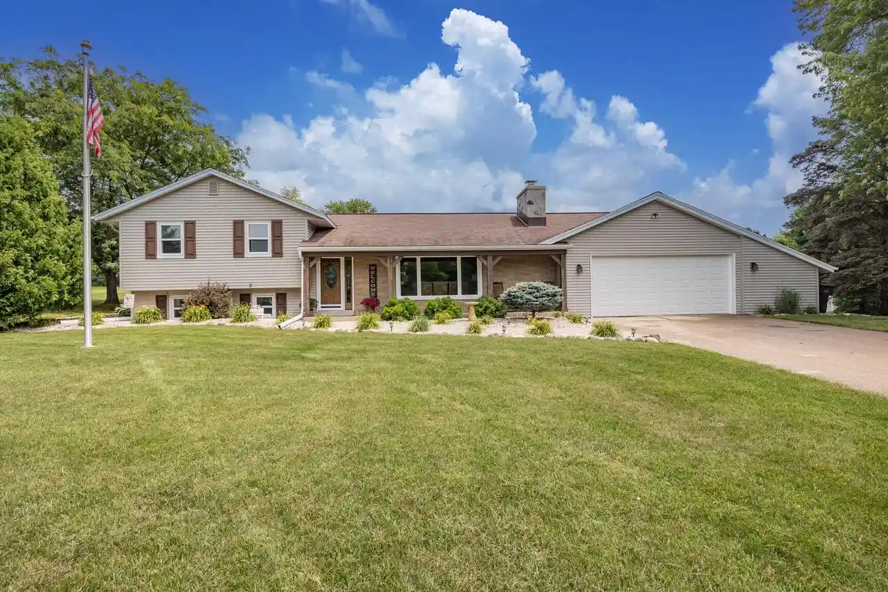 1st image of W314s7944 High View Circle Circle, Mukwonago, WI 53149 | MLS# 1969858