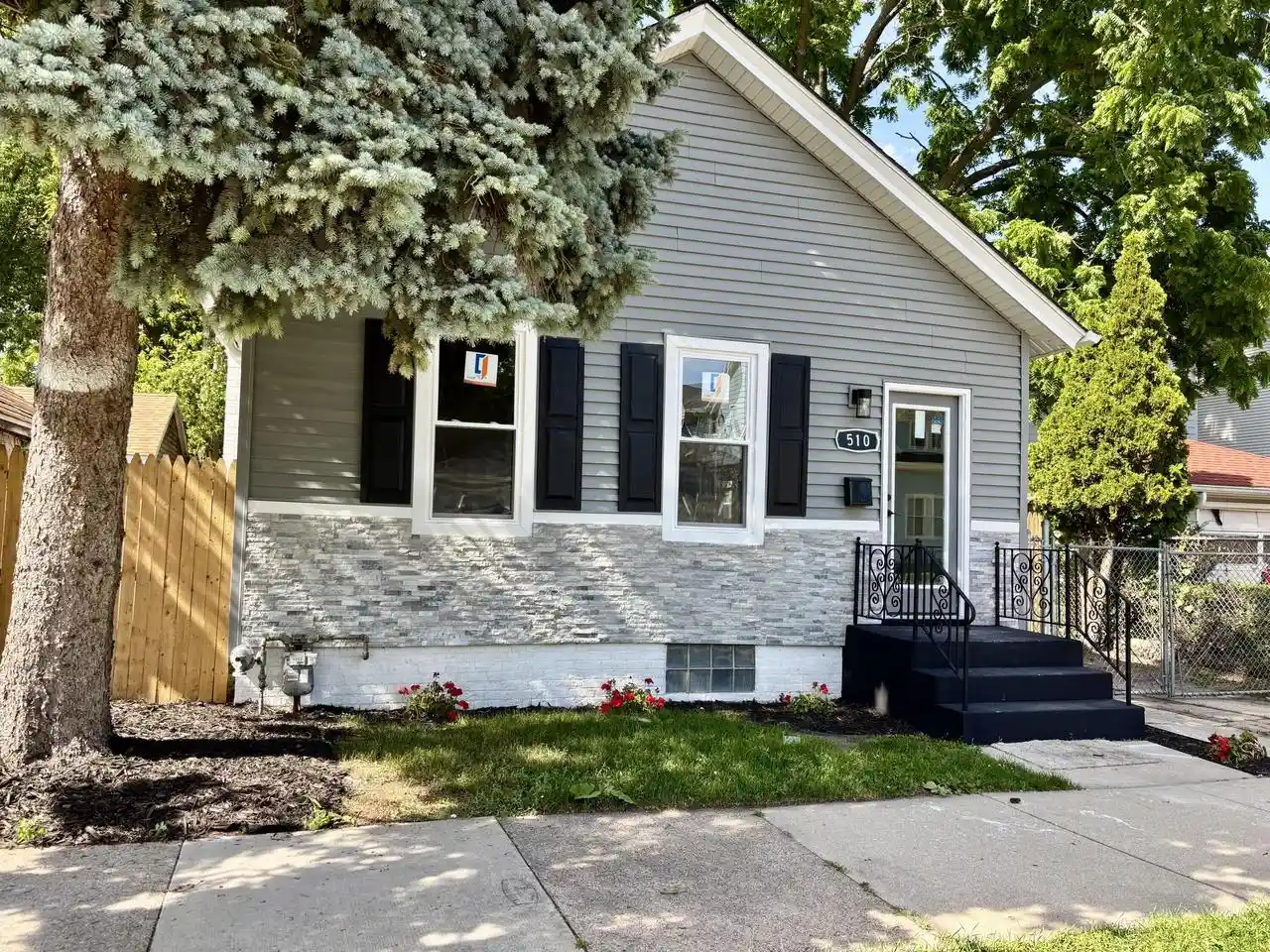 Homes for sale in Racine, WI | 510 15th Street Street, Racine, WI 53403 | MLS# 1969860