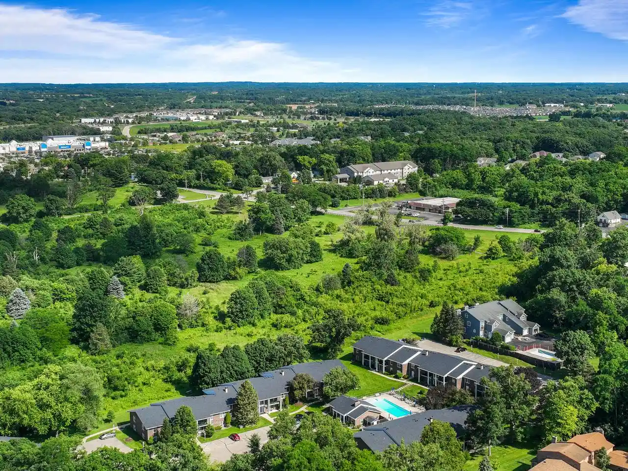 4th image of 112 Hank Jay Dr Dr, Lake Geneva, WI 53147