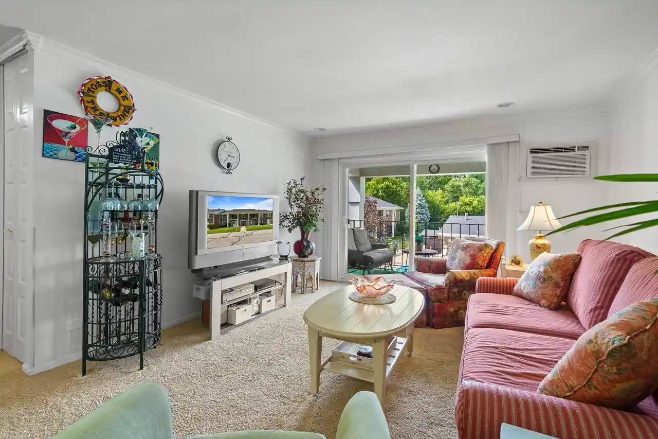 2nd image of 112 Hank Jay Dr Dr, Lake Geneva, WI 53147