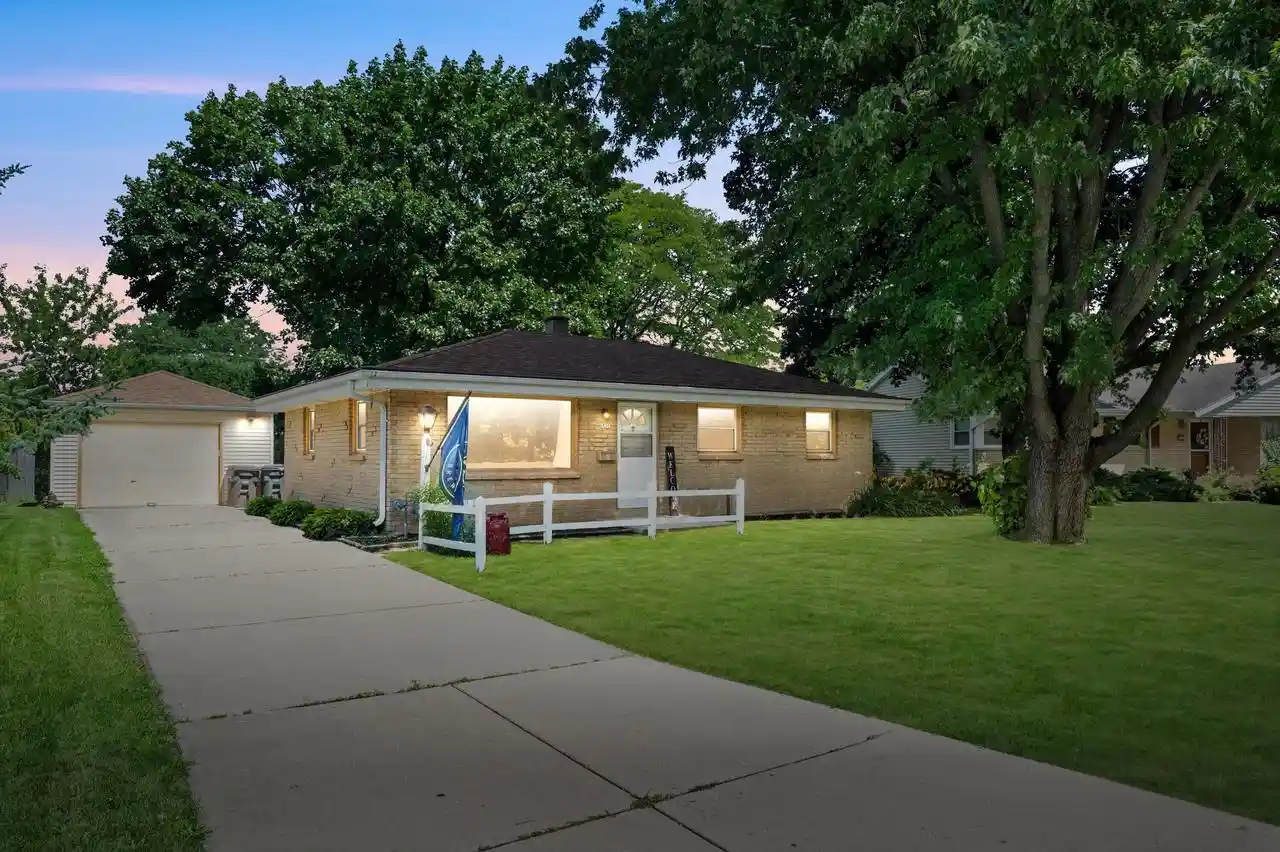 Homes for sale in Greenfield, WI | 6830 W Plainfield Avenue Avenue, Greenfield, WI 53220 | MLS# 1969881