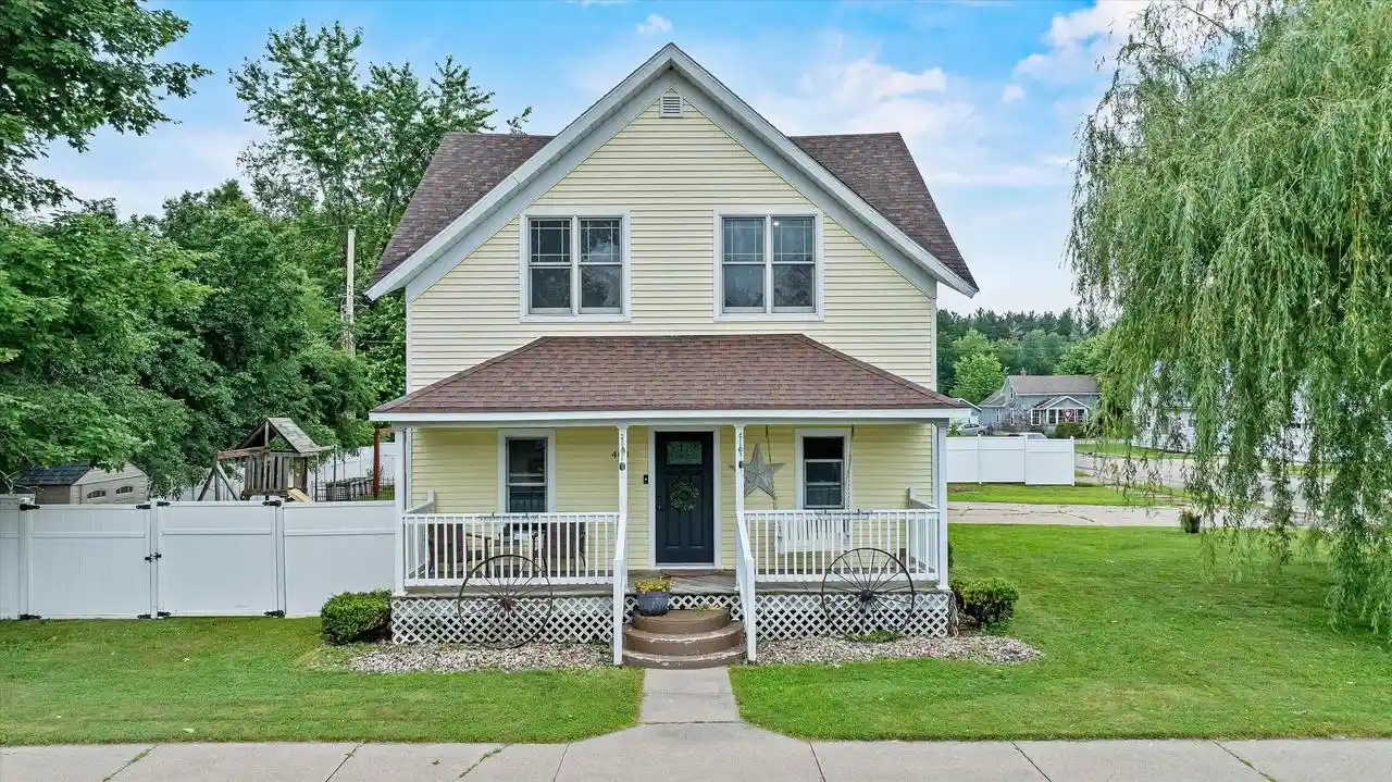 Homes for sale in Spencer, WI | 400 W Main Street Street, Spencer, WI 54479 | MLS# 22603021