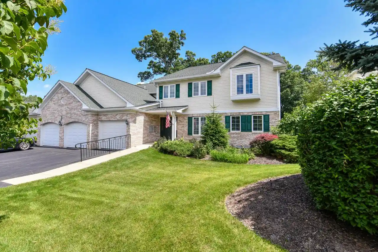 Homes for sale in Williams Bay, WI | 91 Potawatomi Road Road #J-4, Williams Bay, WI 53191 | MLS# 1969912