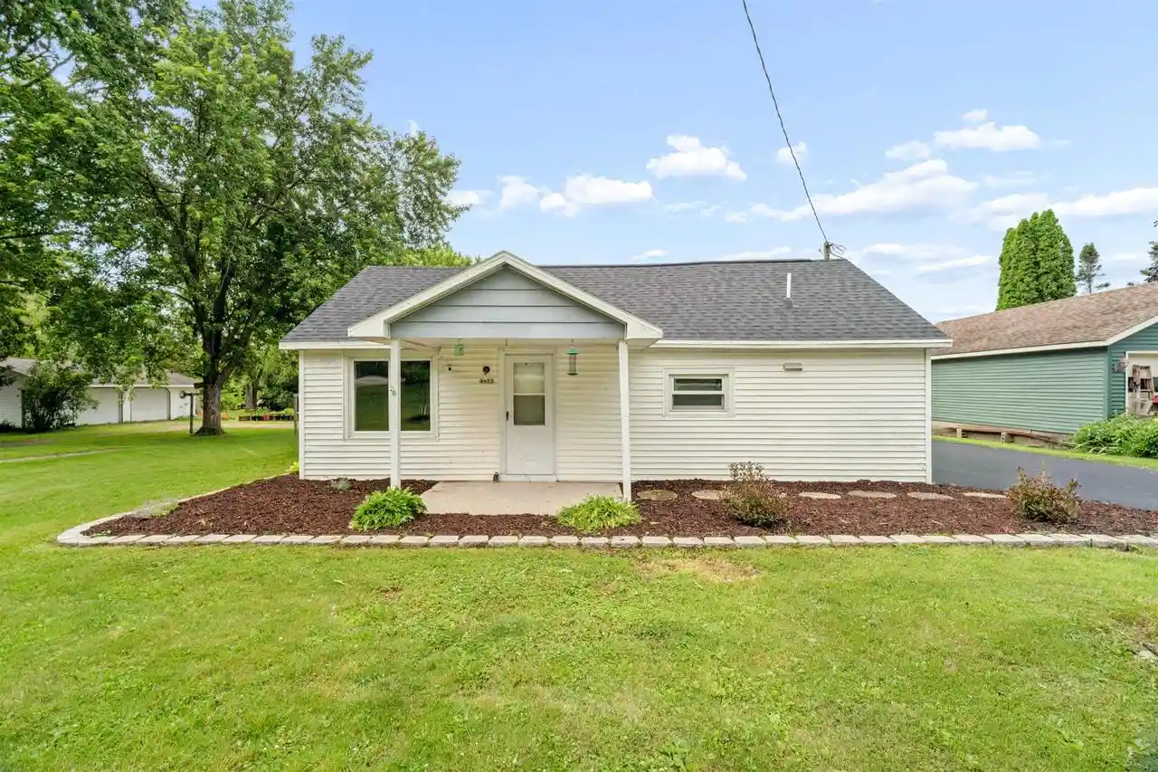 Homes for sale in Larsen, WI | 4533 Grandview Road Road, Larsen, WI 54947 | MLS# 50328437