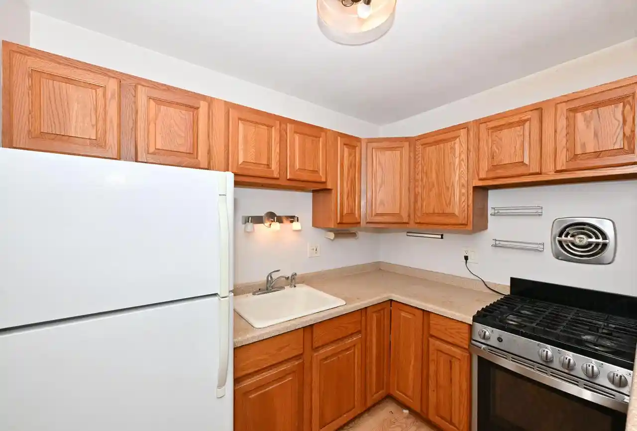 Photo 16 of Condo for sale at 2222 E Belleview Pl Pl #306, Milwaukee, WI 53211 | MLS# 1969921 | Listing updated on 2026-09-04