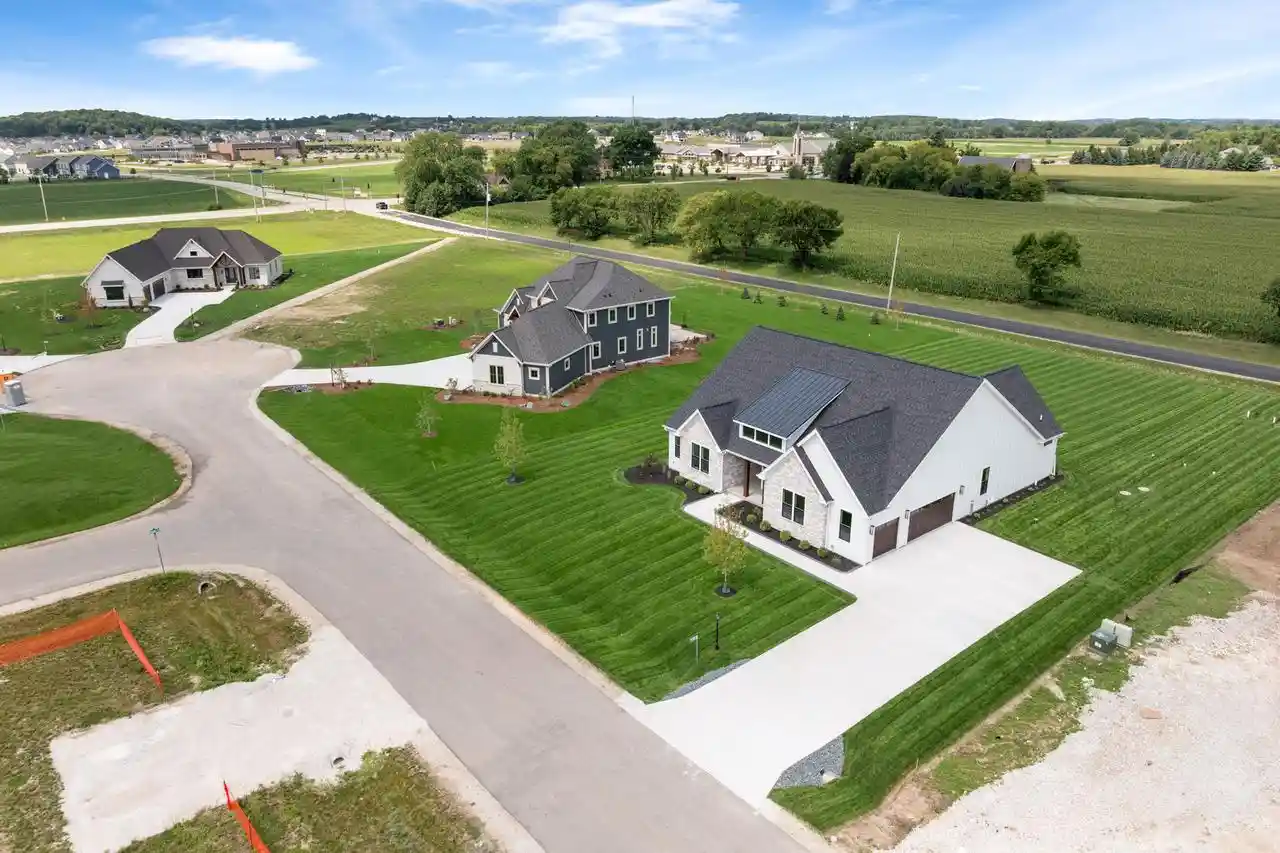 2nd image of N63w35852 Frederick Dr Dr, Oconomowoc, WI 53066 | MLS# 1969925