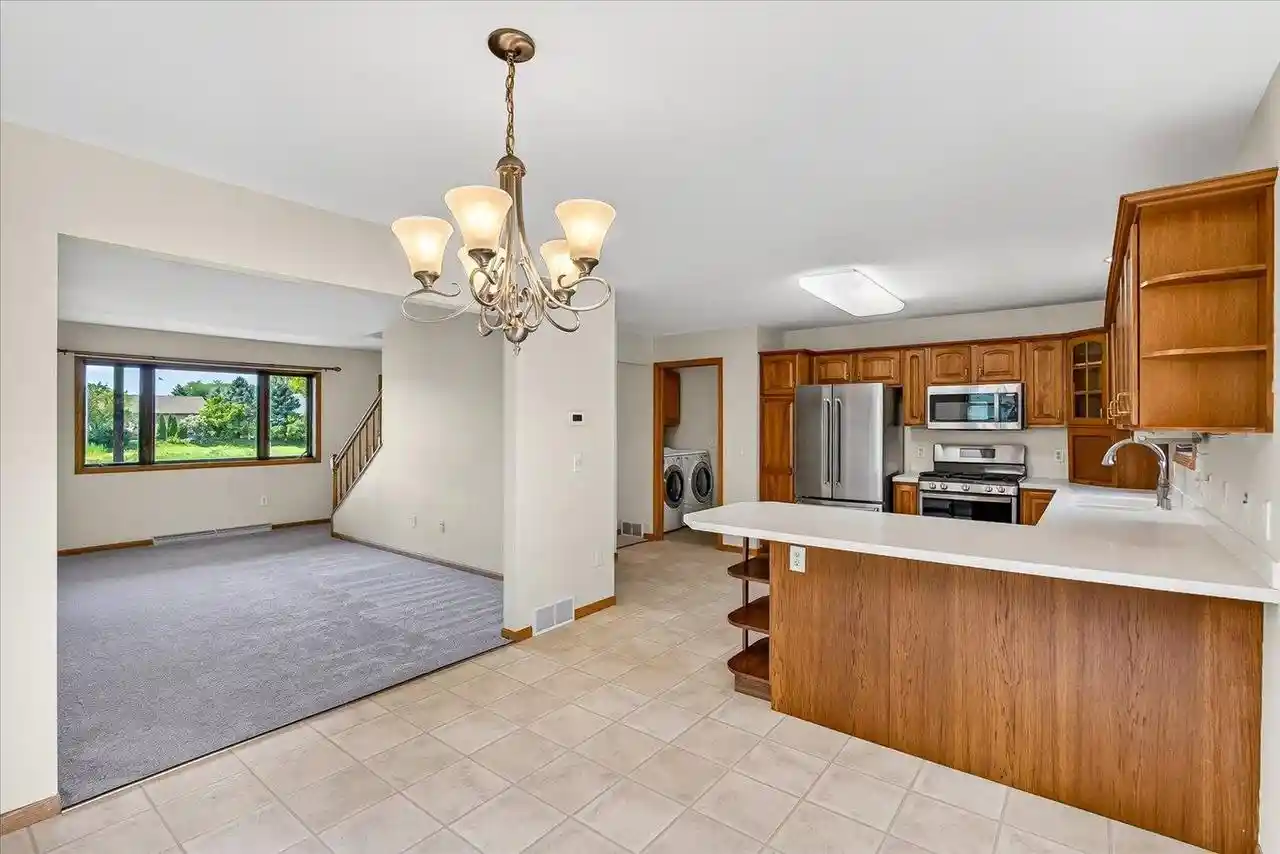 5th image of 617 Windward Way Way, Oregon, WI 53575 | MLS# 2027181
