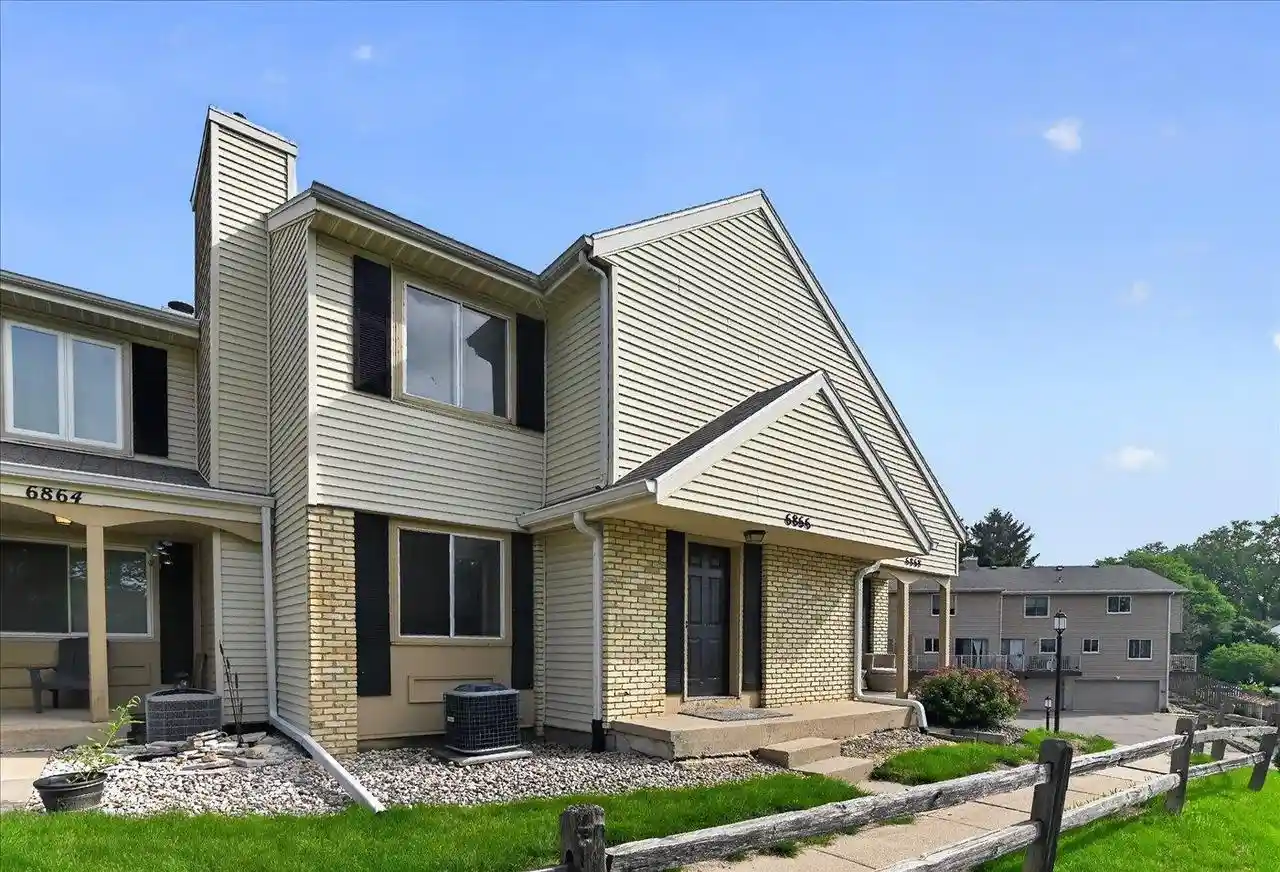 1st image of 6866 Park Ridge Dr Dr, Madison, WI 53719 | MLS# 2027184