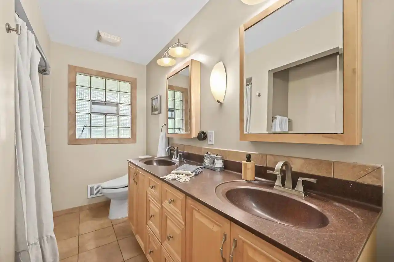 Homes for sale in Glendale, WI | 2400 W Apple Tree Road Road, Glendale, WI 53209 | MLS# 1969931