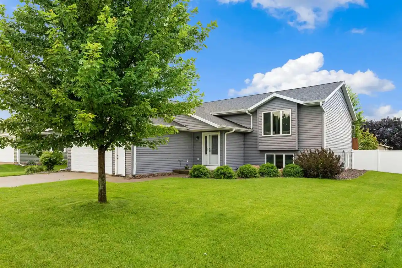 Homes for sale in West Salem, WI | 430 Lee Dr Dr, West Salem, WI 54669 | MLS# 1969938