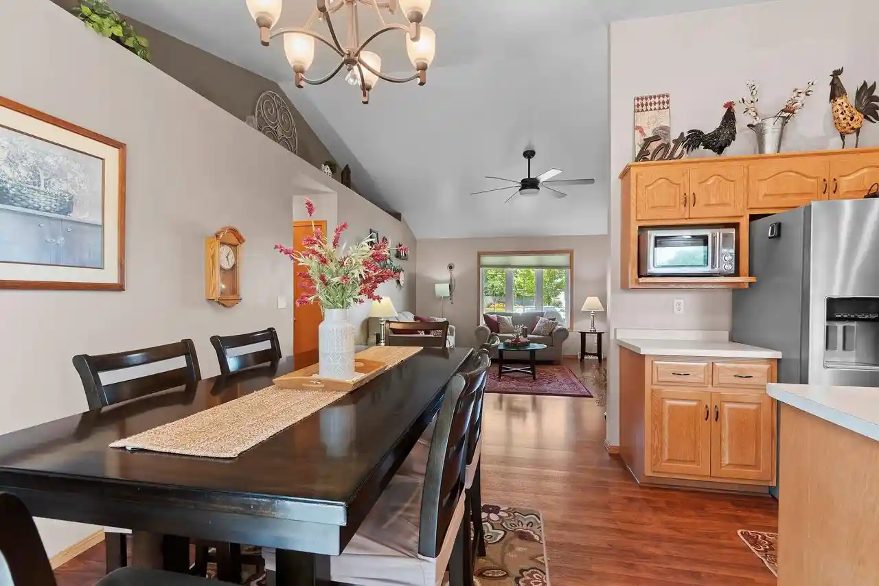 5th image of W2309 Briarwood Dr Dr, Appleton, WI 54915 | MLS# 50328466