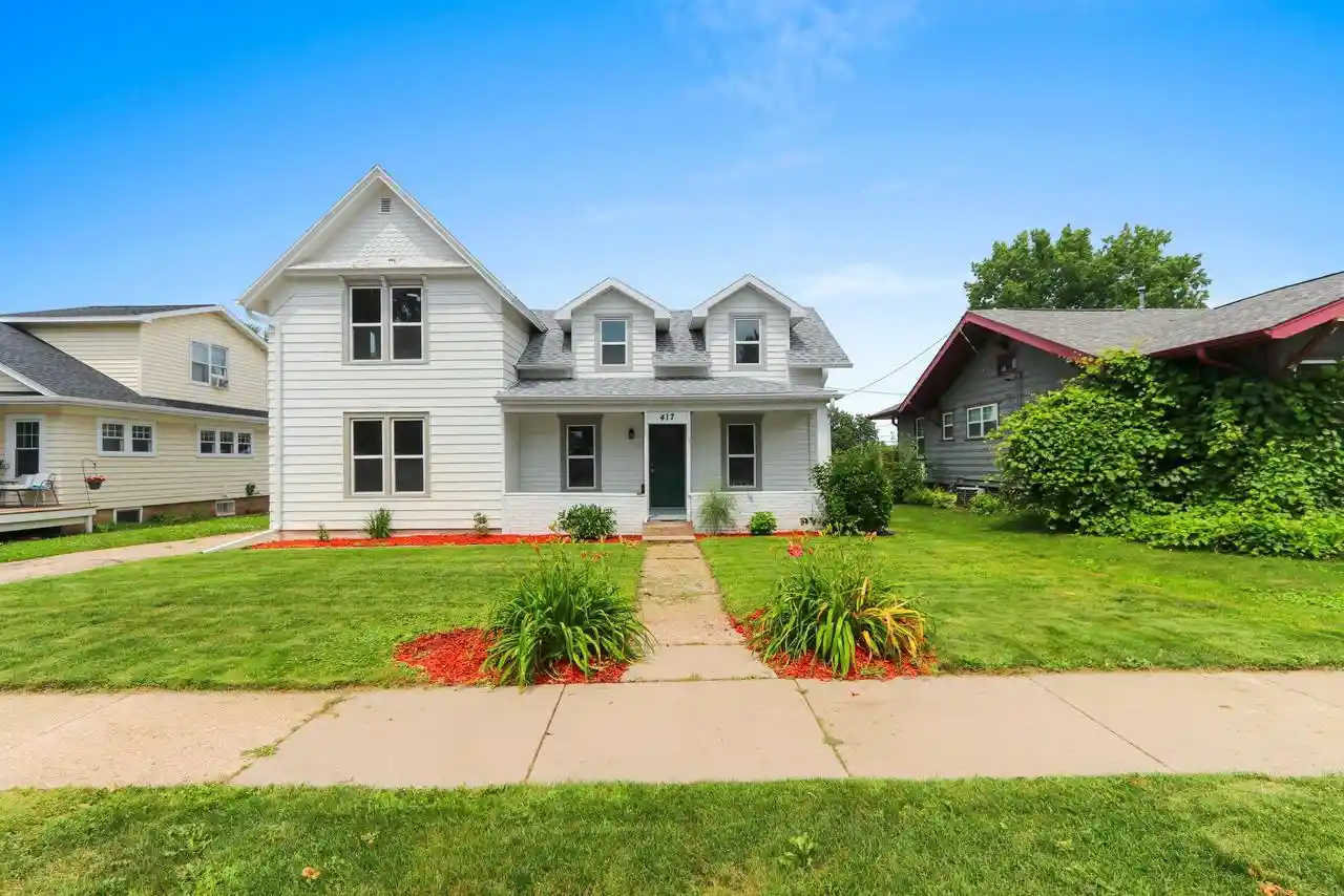 Homes for sale in New London, WI | 417 W Beacon Avenue Avenue, New London, WI 54961 | MLS# 50328468