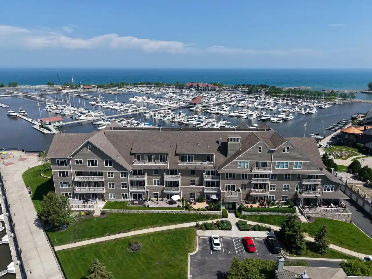 1st image of 4 Gaslight Dr Dr #302, Racine, WI 53403 | MLS# 1969944
