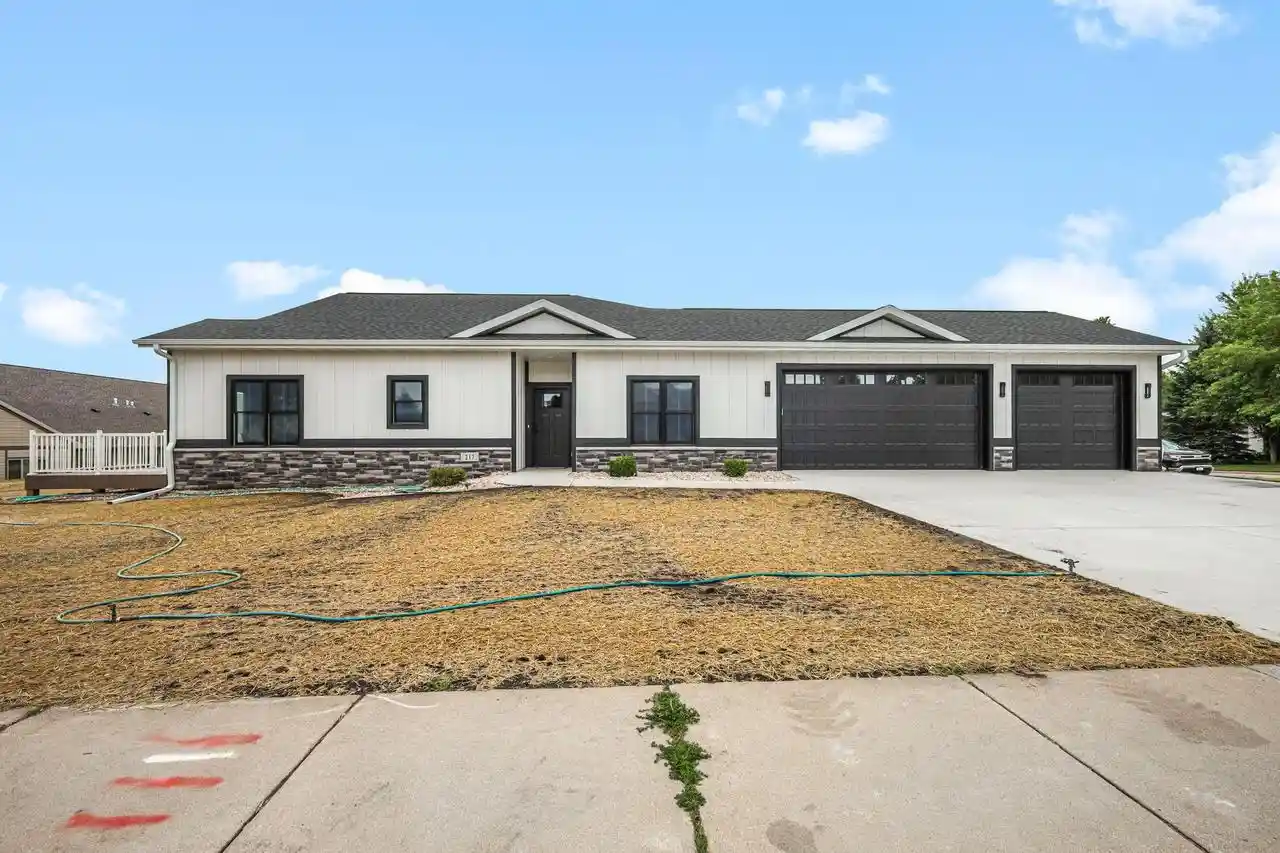 1st image of 638 Sunset & 217 Dale Dr Dr, Lodi, WI 53555 | MLS# 2027210