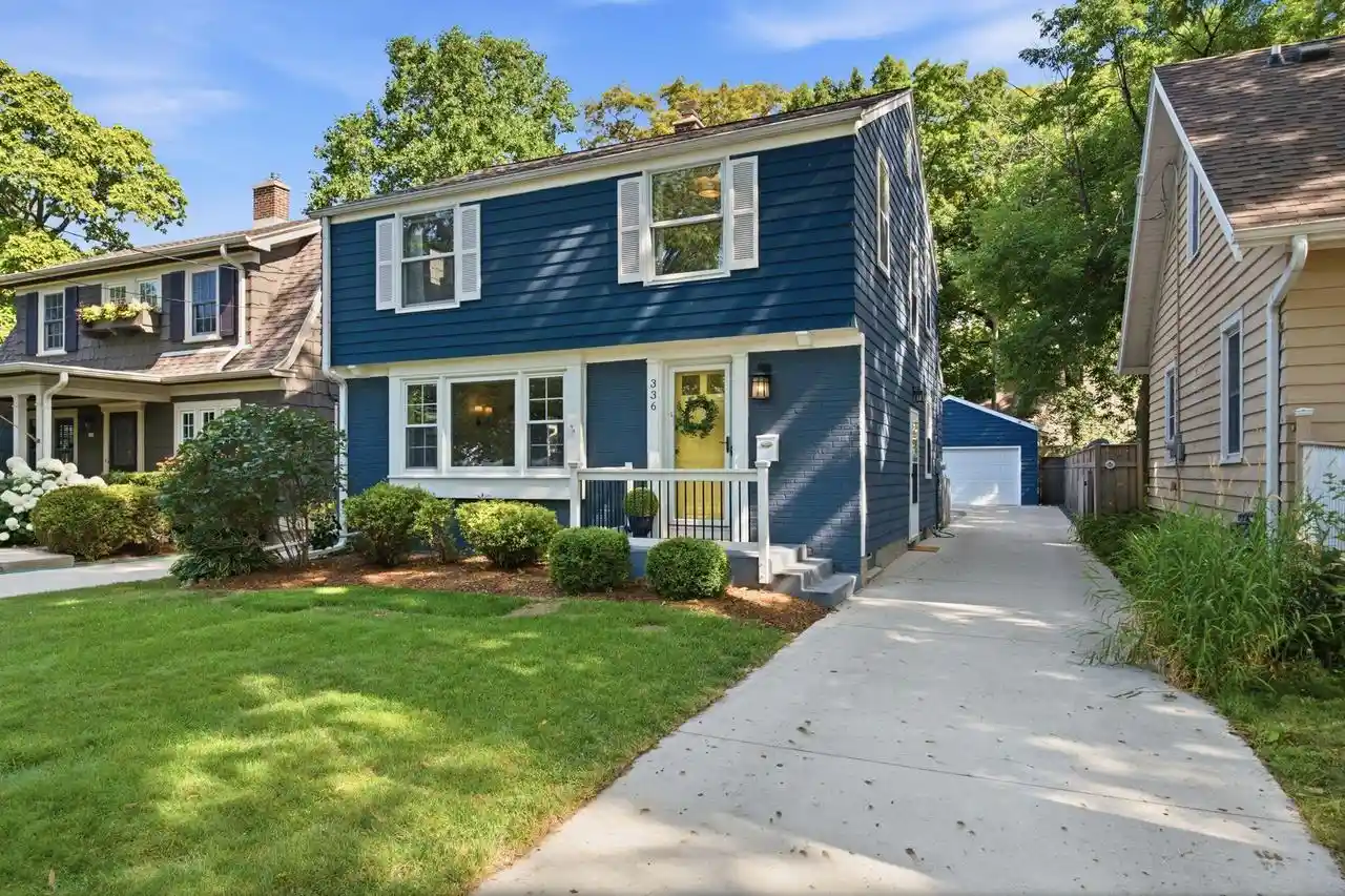 Homes for sale in Whitefish Bay, WI | 336 E Lake View Avenue Avenue, Whitefish Bay, WI 53217 | MLS# 1969968