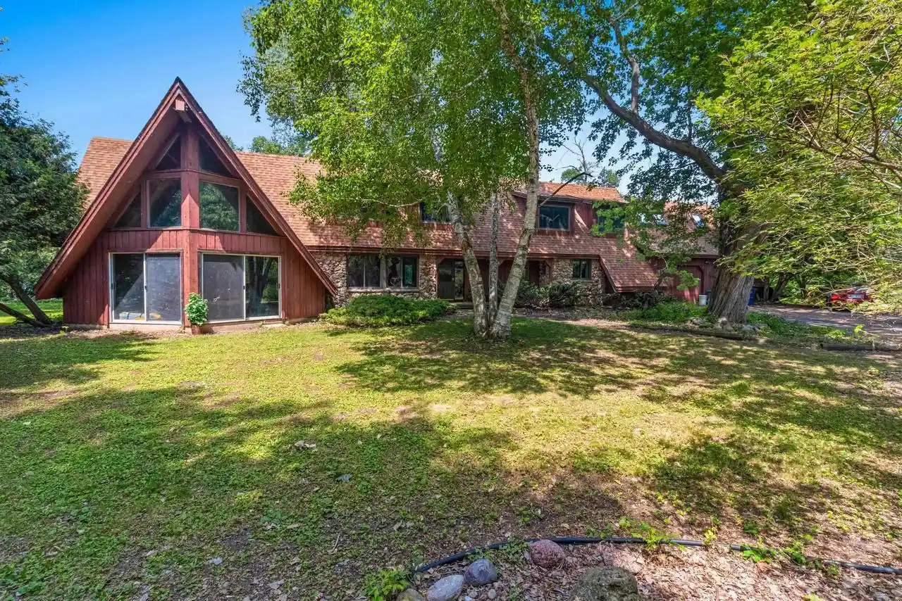 Photo 1 of Single family home for sale at 200 Lake Road Road, Menasha, WI 54952 | MLS# 50328475 | Listing updated on 2026-08-10