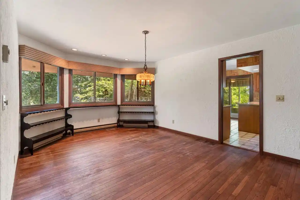 Photo 3 of Single family home for sale at 200 Lake Road Road, Menasha, WI 54952 | MLS# 50328475 | Listing updated on 2026-08-10