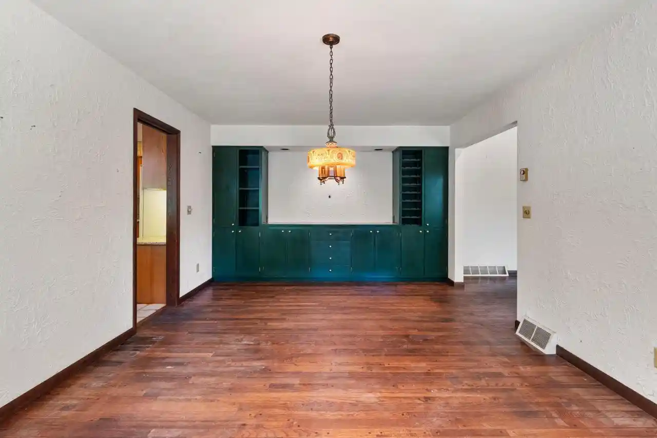 Photo 4 of Single family home for sale at 200 Lake Road Road, Menasha, WI 54952 | MLS# 50328475 | Listing updated on 2026-08-10
