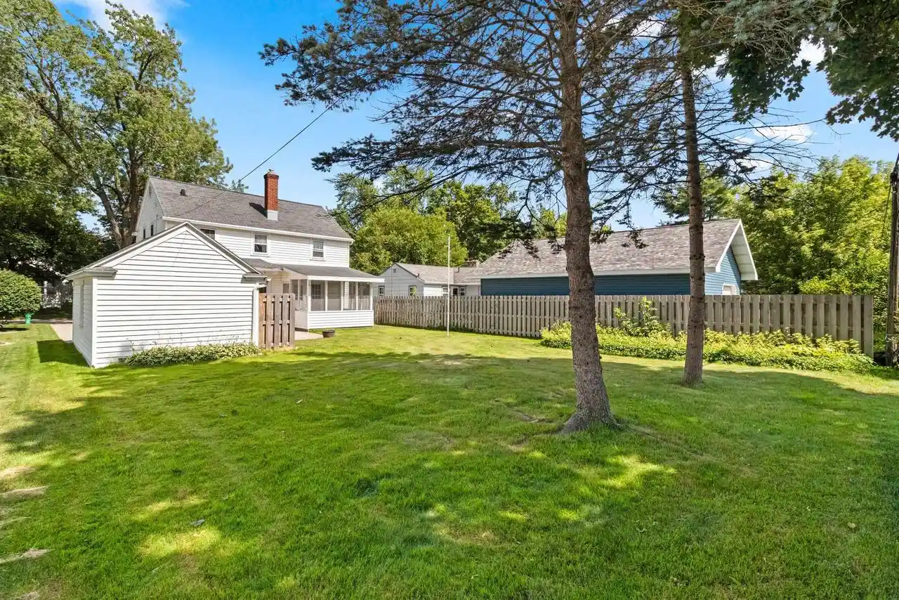 4th image of 1727 N Clark Street Street, Appleton, WI 54911 | MLS# 50328470