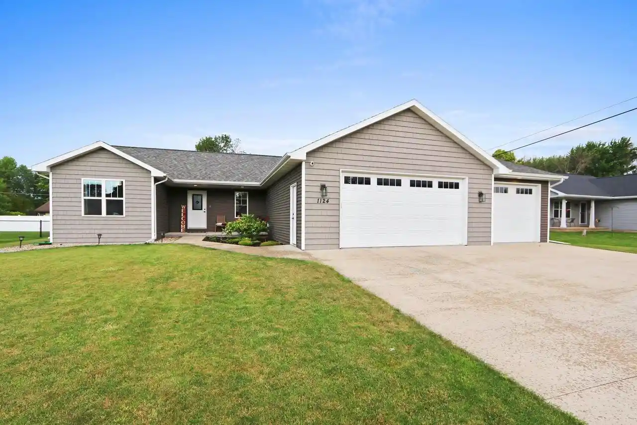 Homes for sale in Menasha, WI | 1124 Harold Dr Dr, Menasha, WI 54952 | MLS# 50328494