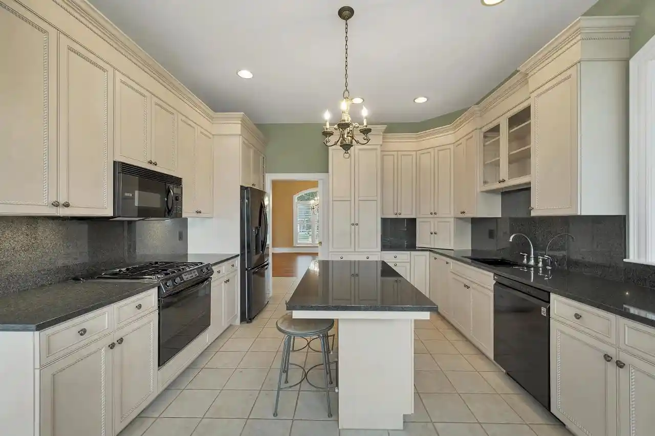 3rd image of 1127 Pleasant Valley Dr Dr, Oneida, WI 54155 | MLS# 50328483
