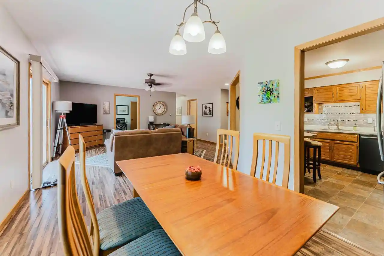3rd image of 2250 Meadowbrook Ct Ct, Oshkosh, WI 54904