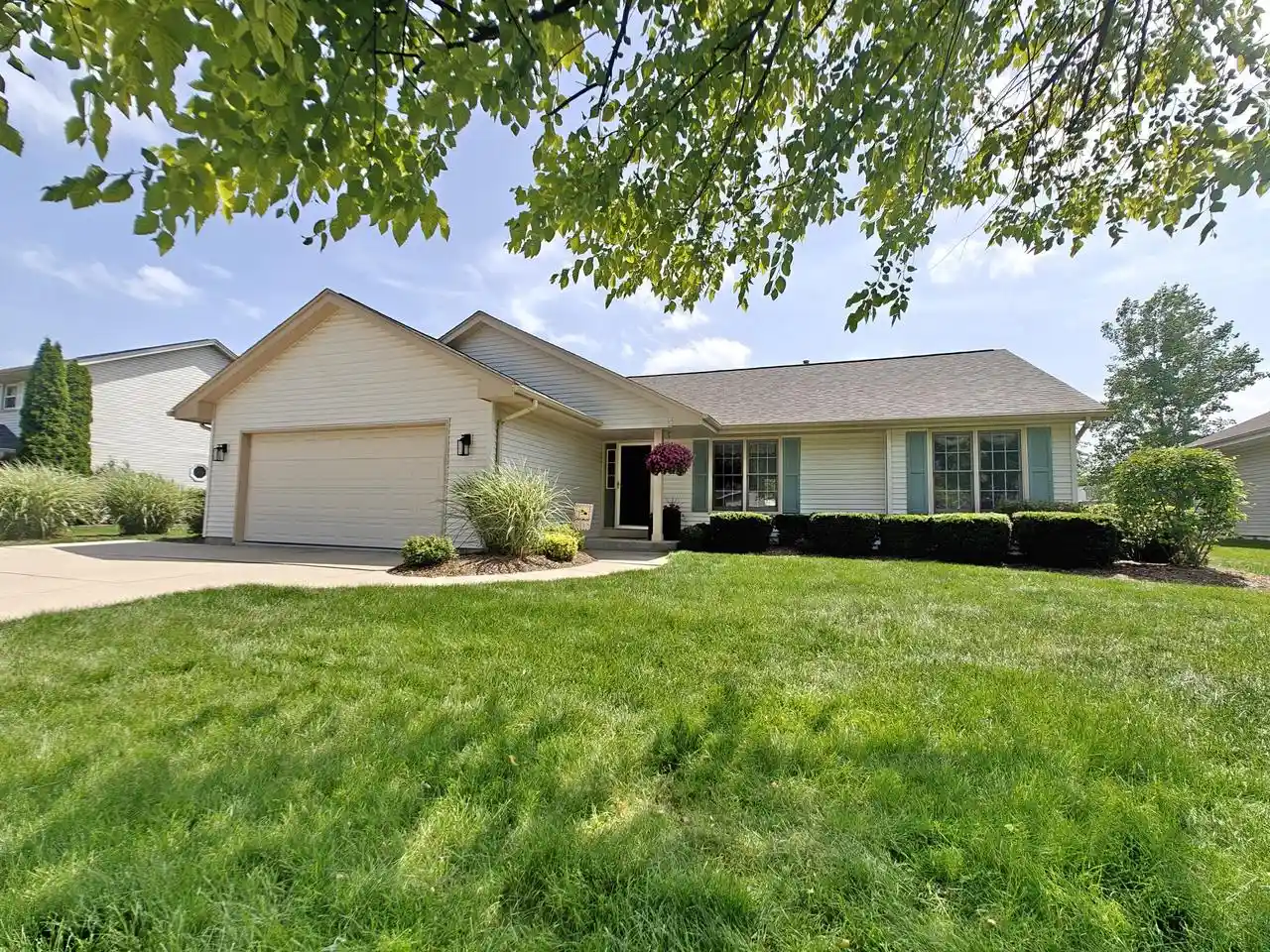 1st image of 1131 E Sommers Dr Dr, Oak Creek, WI 53154 | MLS# 1969988