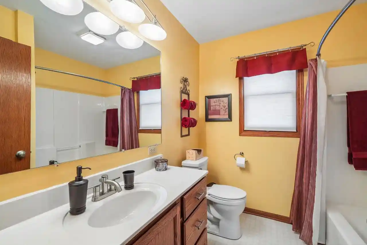 2nd image of 1131 E Sommers Dr Dr, Oak Creek, WI 53154 | MLS# 1969988