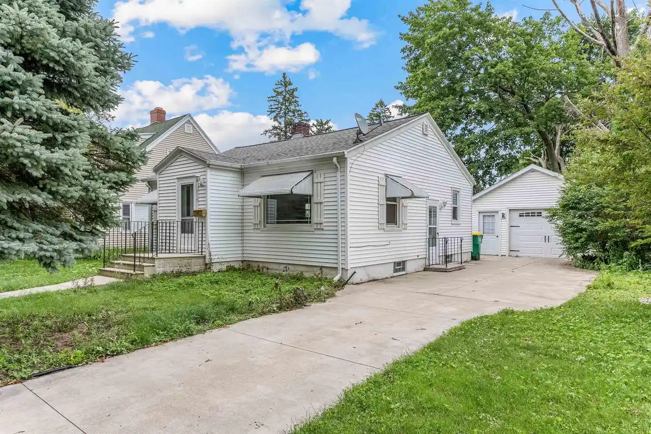 Homes for sale in Green Bay, WI | 910 Wilson Avenue Avenue, Green Bay, WI 54303 | MLS# 50328501
