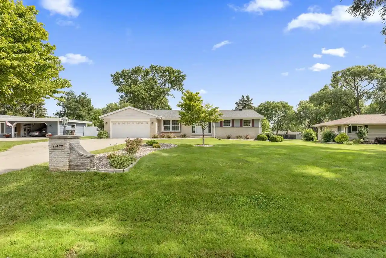 Homes for sale in New Berlin, WI | 13400 W Sunny View Dr Dr, New Berlin, WI 53151 | MLS# 1970024
