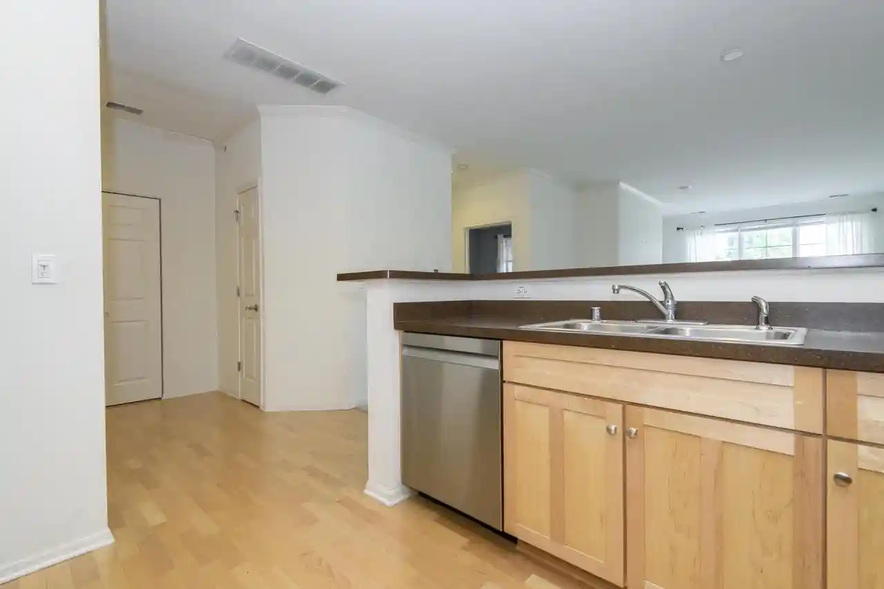 2nd image of 3872 S Lake Dr S Dr S #101, Saint Francis, WI 53235 | MLS# 1970052