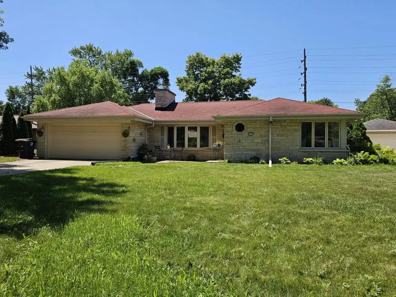 Homes for sale in Wauwatosa, WI | 2127 N Crestview Court Court, Wauwatosa, WI 53226 | MLS# 1970064