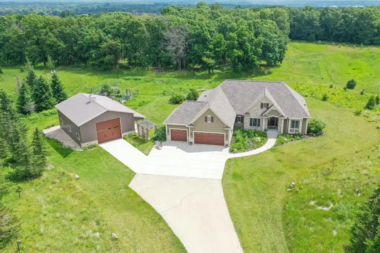 1st image of S106w36642 Saddle Ridge Dr Dr, Eagle, WI 53119 | MLS# 1970075