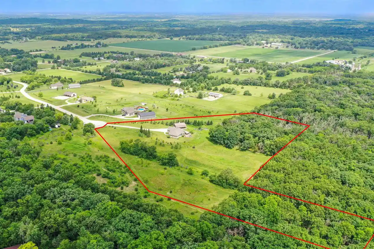 2nd image of S106w36642 Saddle Ridge Dr Dr, Eagle, WI 53119 | MLS# 1970075