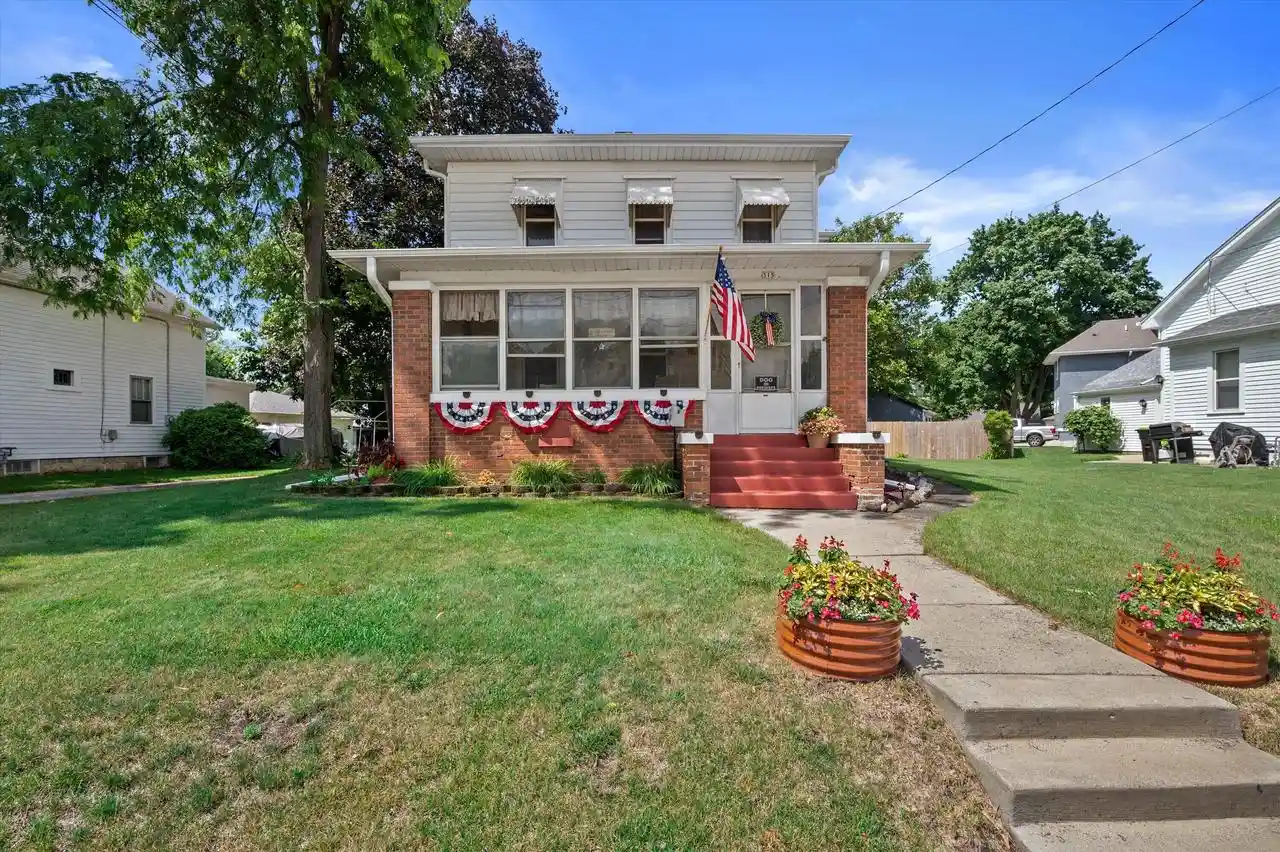 Homes for sale in Hartford, WI | 315 Branch Street Street, Hartford, WI 53027 | MLS# 1970156