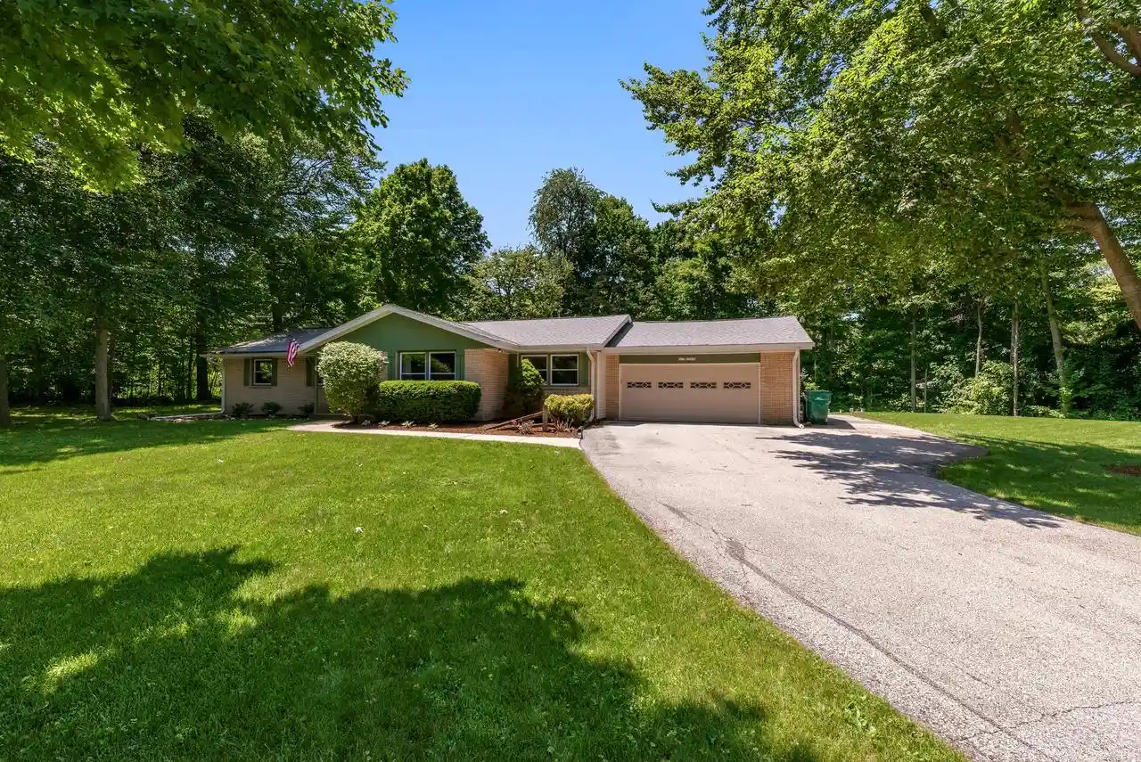Homes for sale in Germantown, WI | N115w19979 Woodland Dr Dr, Germantown, WI 53022 | MLS# 1970158