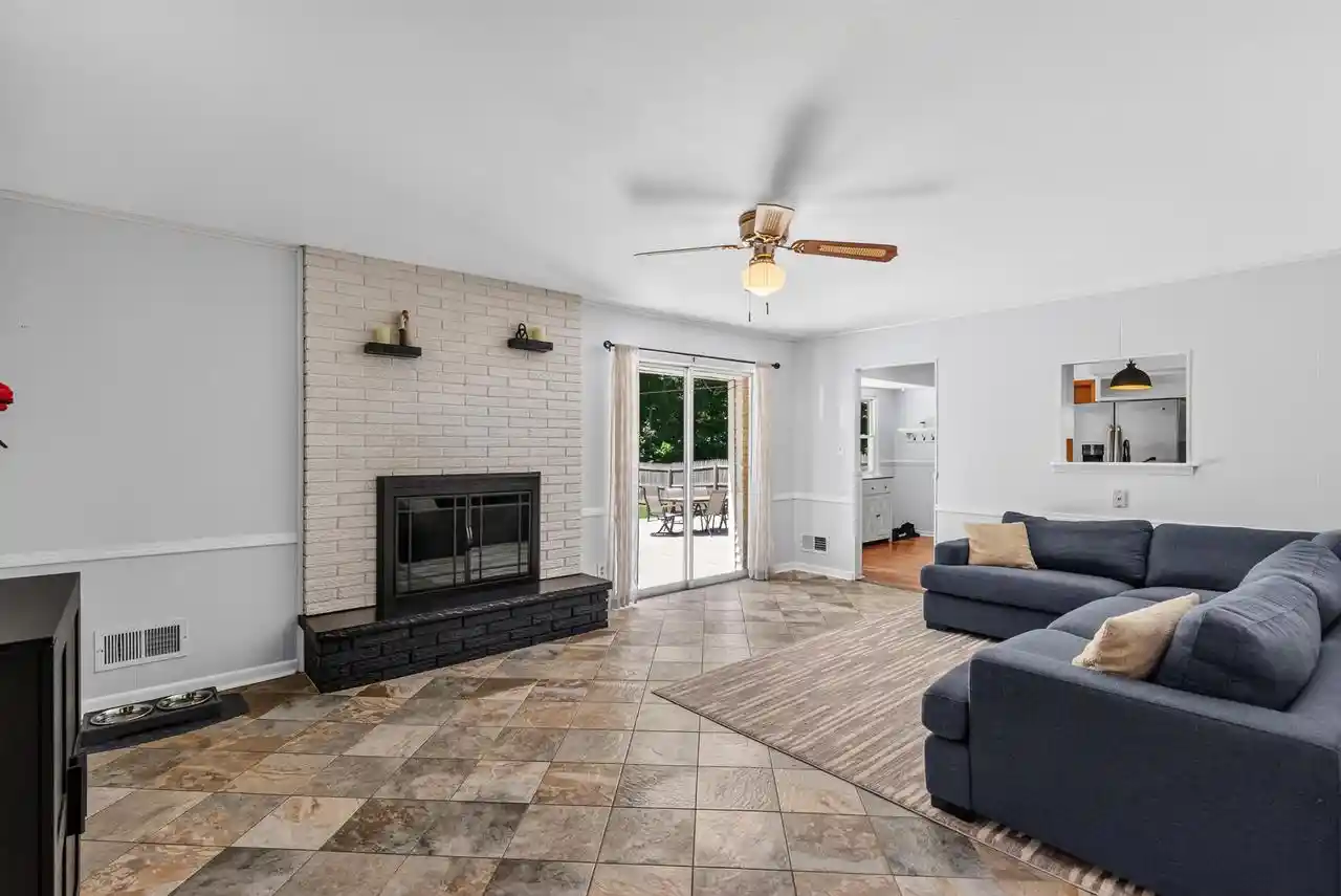 Homes for sale in Germantown, WI | N115w19979 Woodland Dr Dr, Germantown, WI 53022 | MLS# 1970158