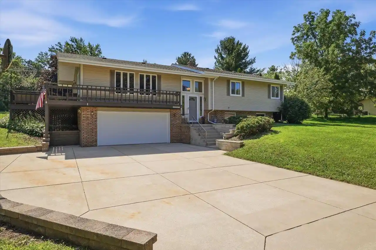 1st image of W311s8714 Cherokee Pass Pass, Mukwonago, WI 53149 | MLS# 1970172