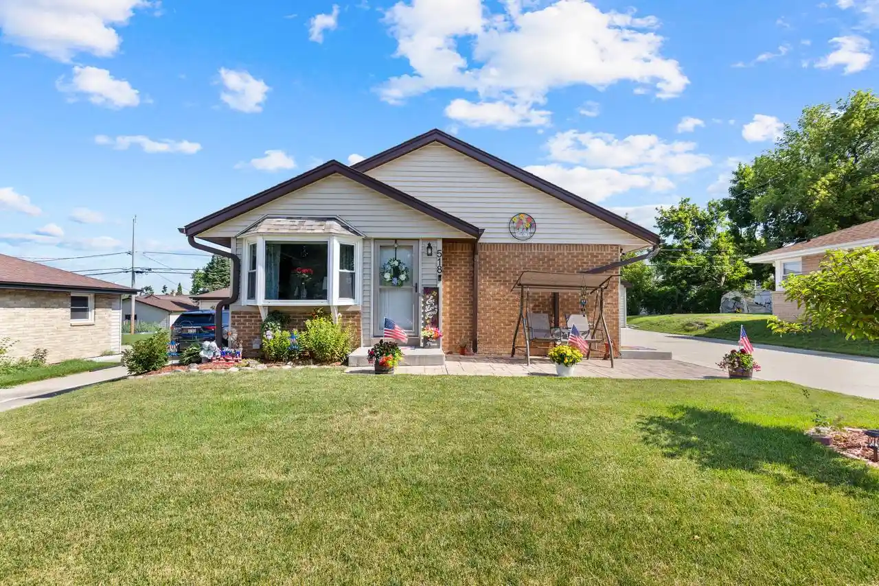 Homes for sale in South Milwaukee, WI | 518 Williams Avenue Avenue, South Milwaukee, WI 53172 | MLS# 1970176