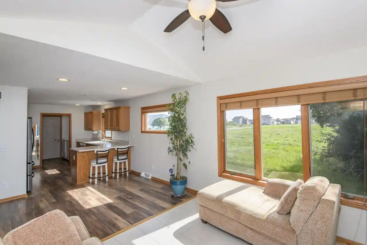 4th image of 1610 E Kyle Ln Ln, Beloit, WI 53511