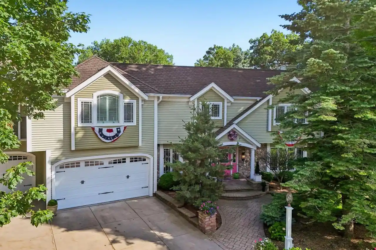 Photo 1 of Single family home for sale at 702 Glenwood Court Court, Jefferson, WI 53549 | MLS# 1970213 | Listing updated on 2026-10-02