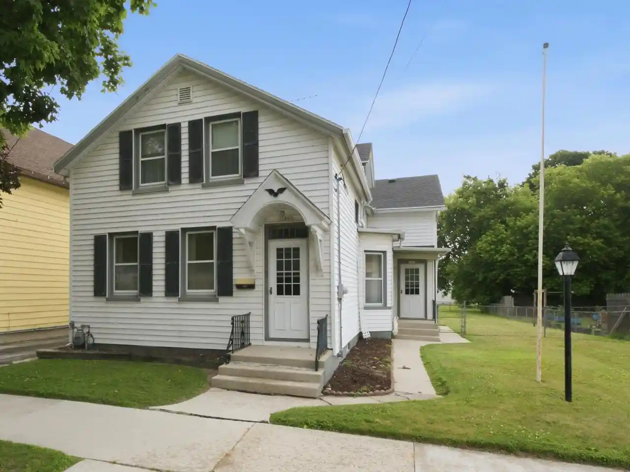 1st image of 1209 S 11th Street Street, Manitowoc, WI 54220 | MLS# 1970218