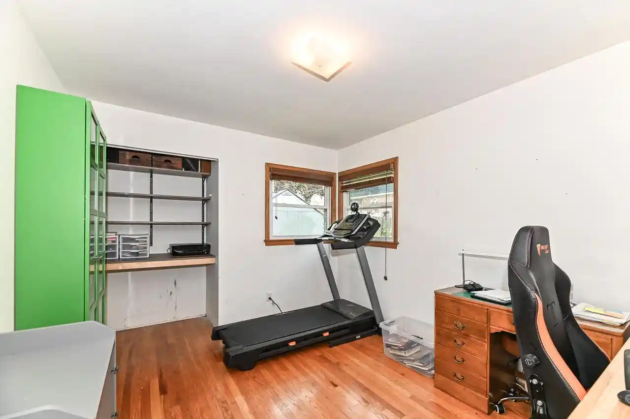 Homes for sale in South Milwaukee, WI | 810 17Th Avenue Avenue, South Milwaukee, WI 53172 | MLS# 1970227