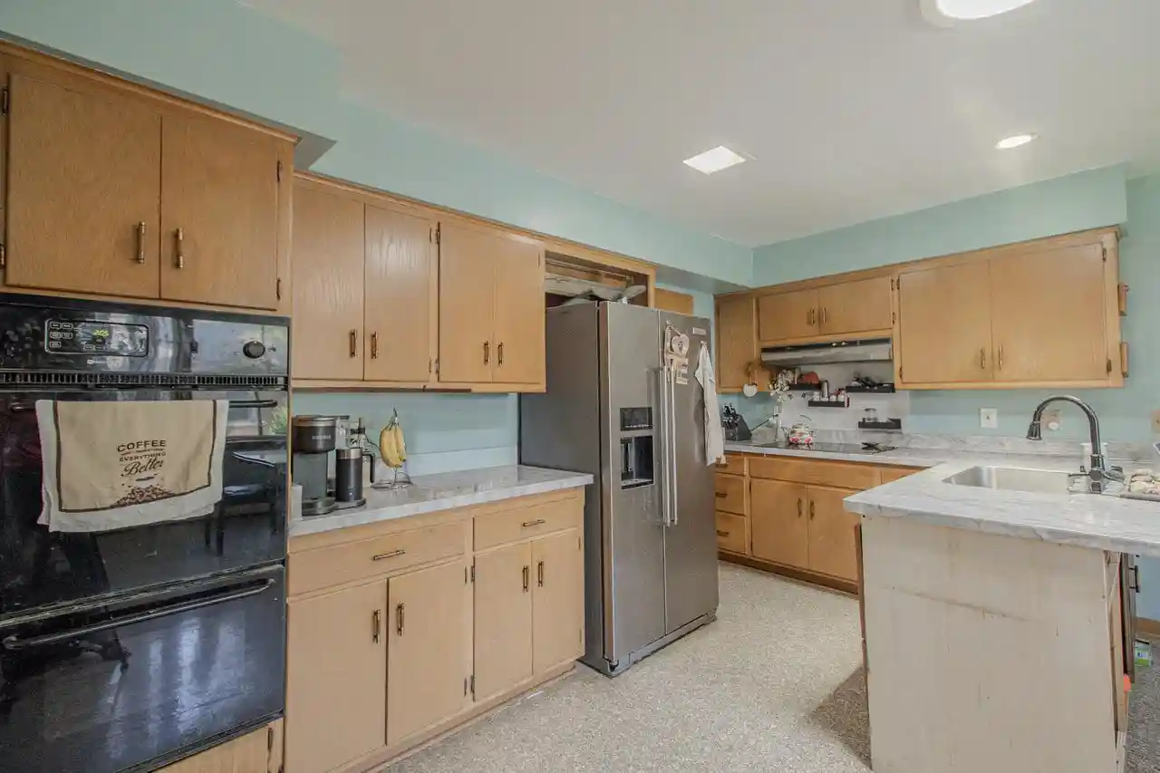 4th image of 8146 W Raymond Lane Lane, Milwaukee, WI 53219 | MLS# 1970237
