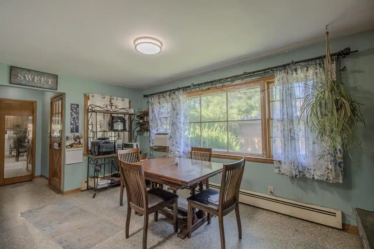 5th image of 8146 W Raymond Lane Lane, Milwaukee, WI 53219 | MLS# 1970237